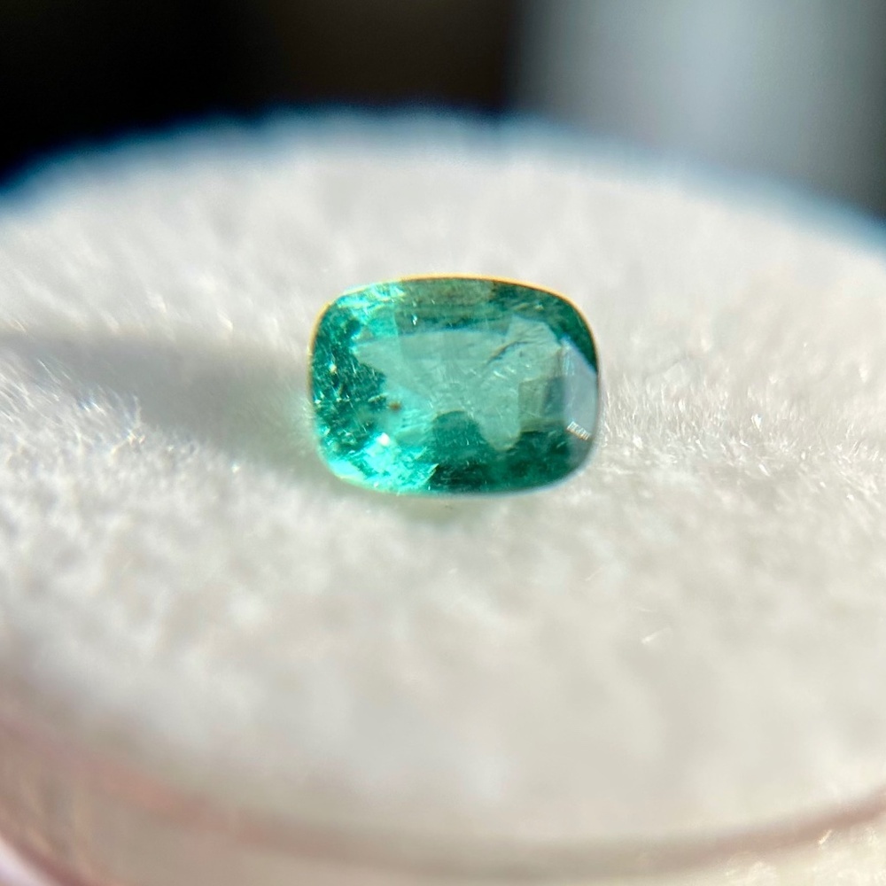 💚 0.645 CT Natural EMERALD Vivid Green Cushion Cut Gemstone